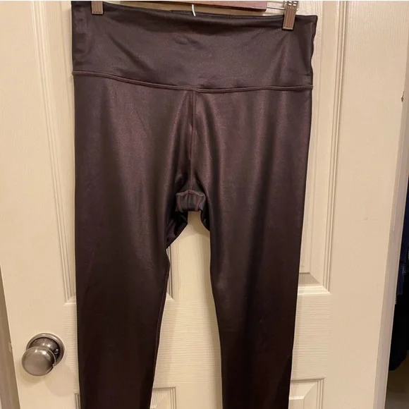 EUC Athleta Elation Shimmer Ultra High Rise 7/8 Tights Antique Burgundy Medium - Picture 4 of 7